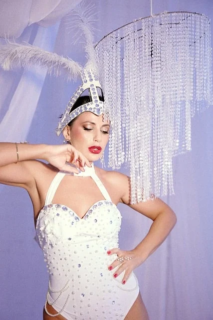 Danseuse en costume de music-hall pour animation évènementielle