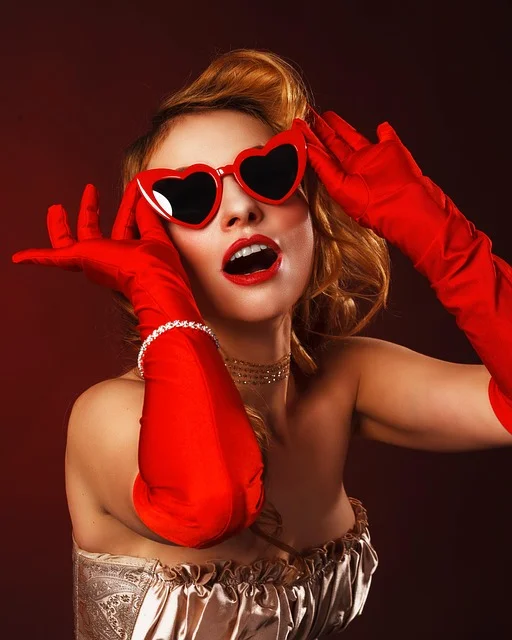 Danseuse de revue façon cabaret parisien pour animation évènementielle