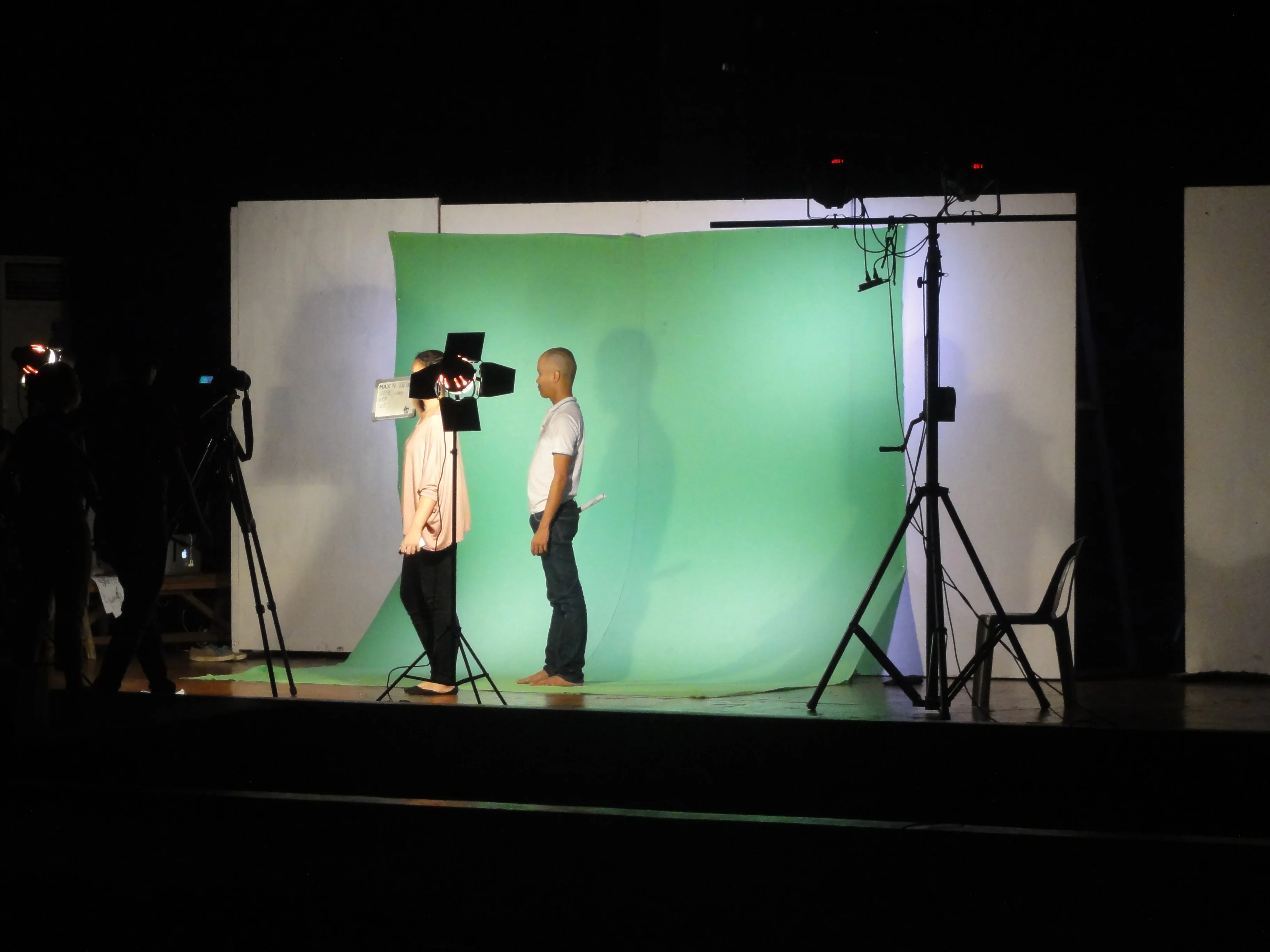 Studio équipé d'un fond vert pour animation en réalité augmentée