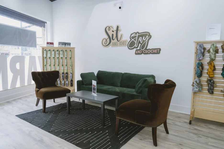 Fauteuils installés pour aménager un espace de réception