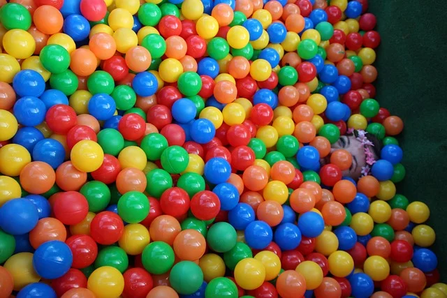 Piscine à boules colorées pour une animation évènementielle gonflable