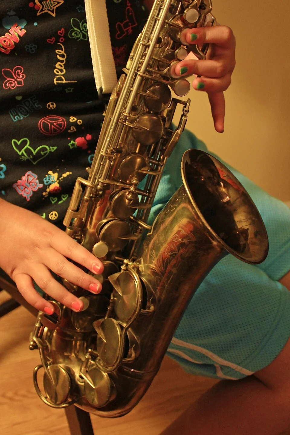 Saxophone alto en gros plan, animation musicale saxophoniste