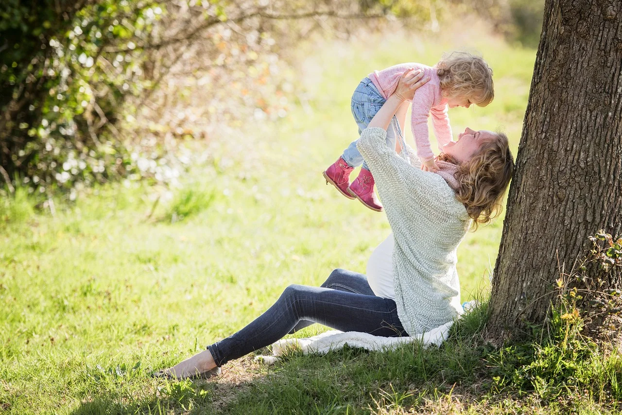 Famille profitant d'une journee en plein air dans un parc