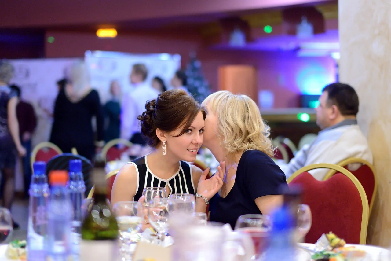 Restaurant elegant dresse pour une soiree d'entreprise