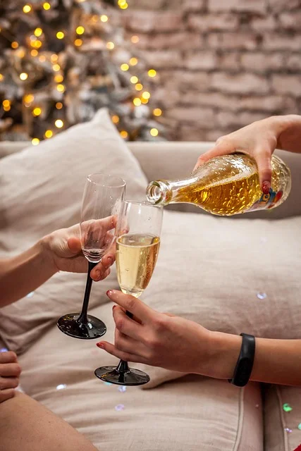 Coupes de champagne servies pour un vin d'honneur