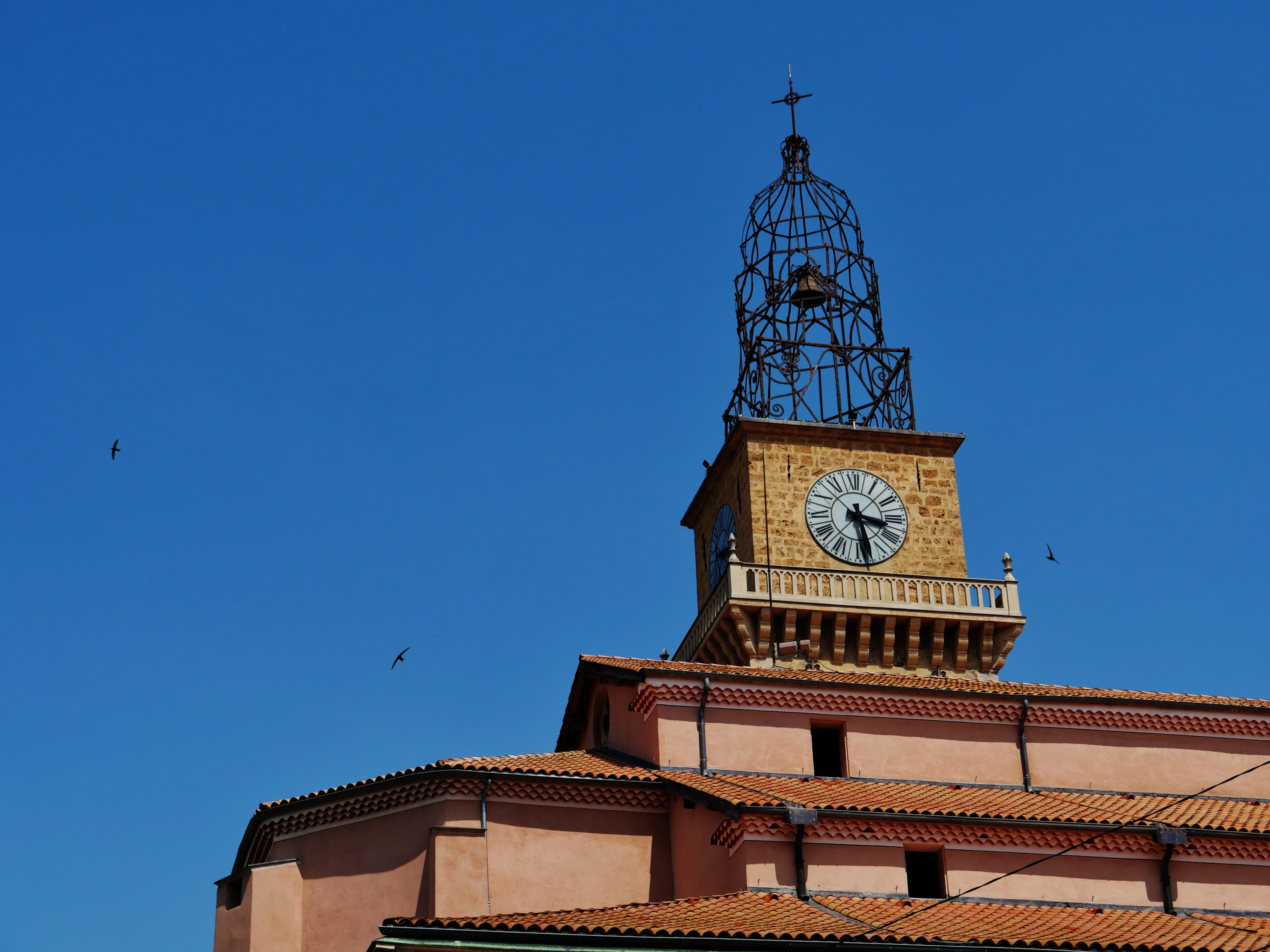 Cathédrale Saint-Jérôme de Digne-les-Bains, clocher vu de l'extérieur