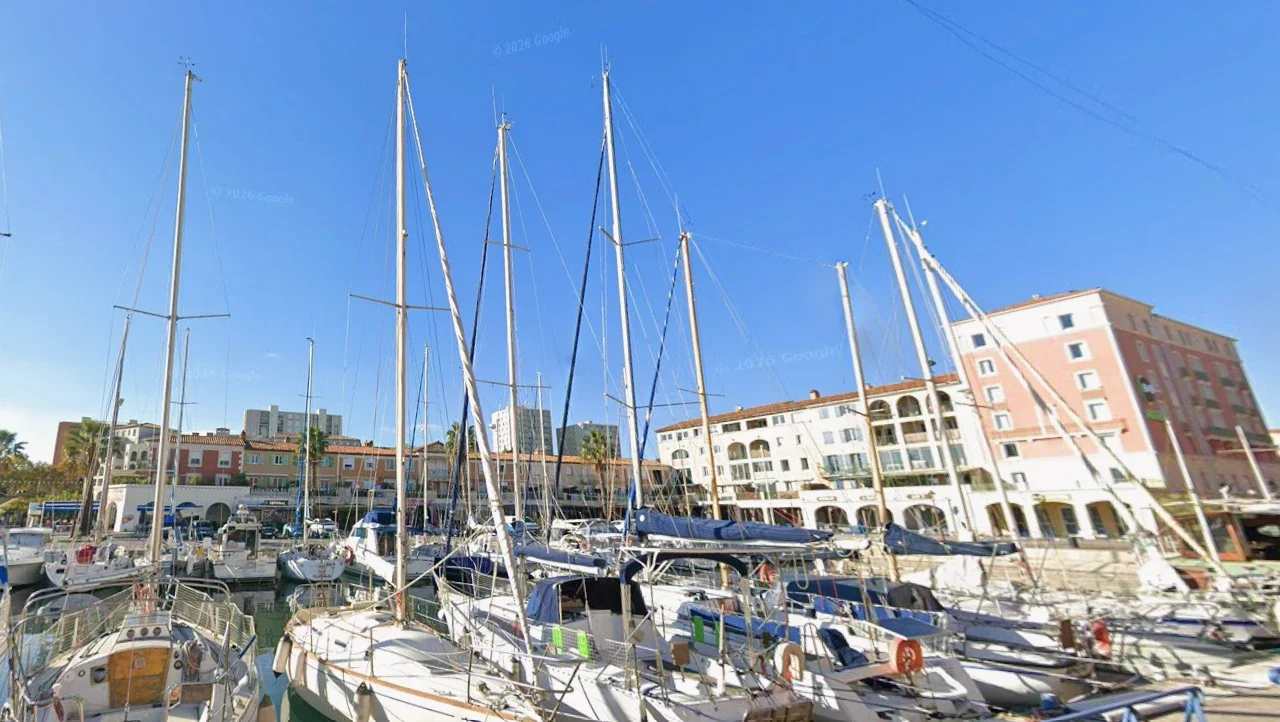 Port de plaisance de Port-de-Bouc avec ses voiliers amarrés