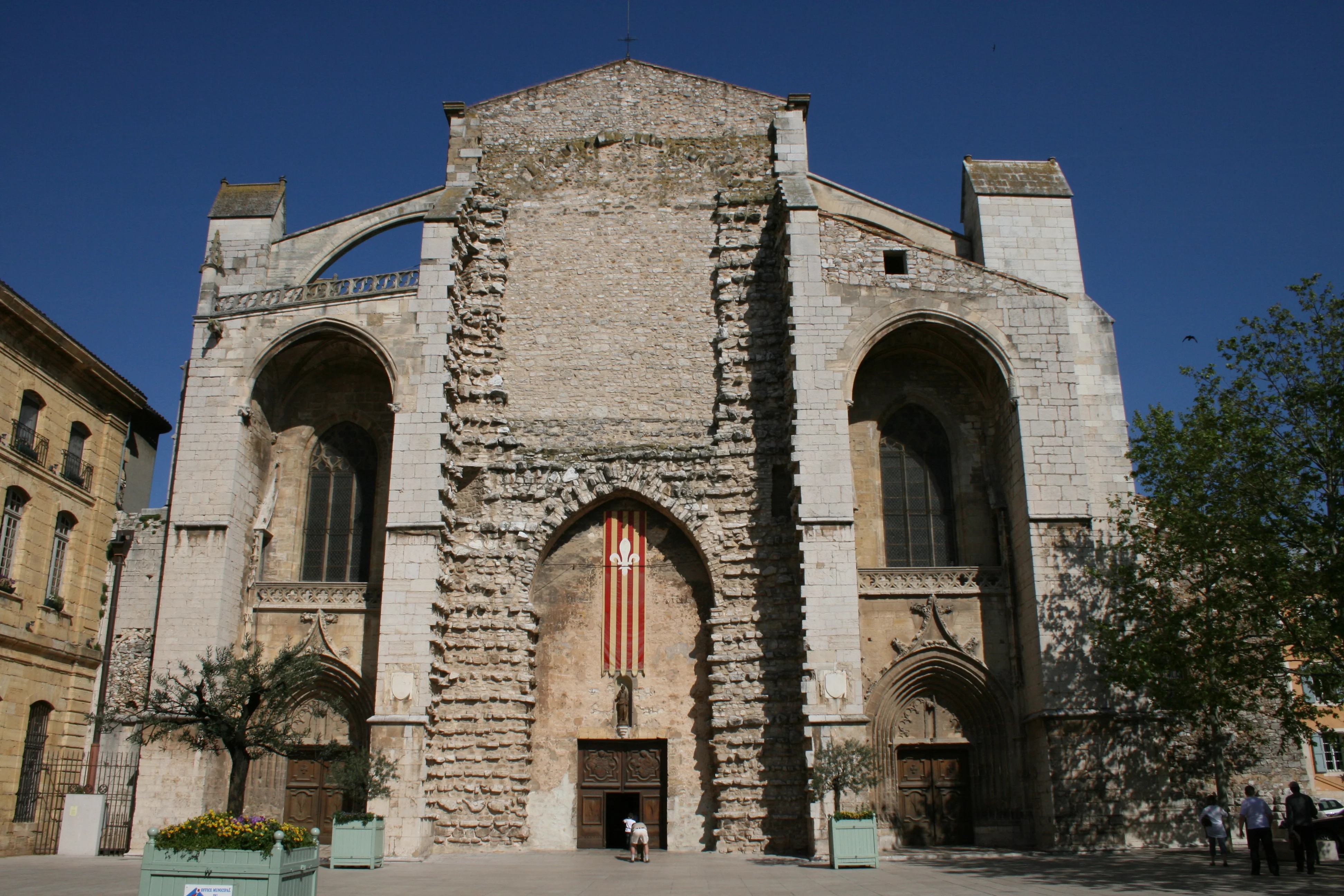 Portail de la basilique Sainte-Marie-Madeleine de Saint-Maximin-la-Sainte-Baume