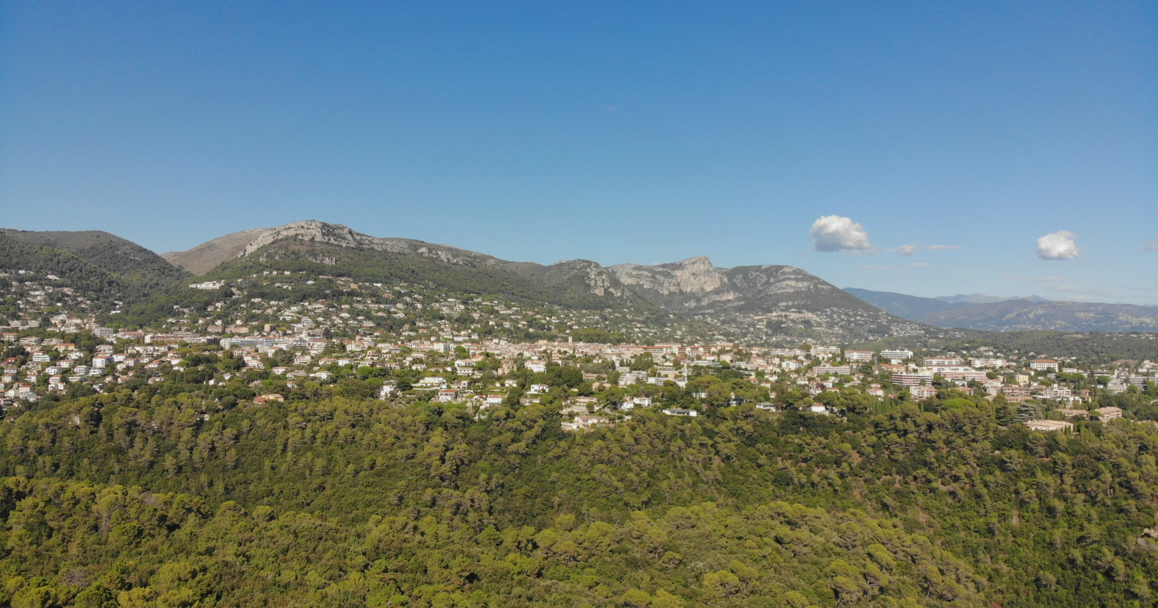 Vue sur la vieille ville de Vence